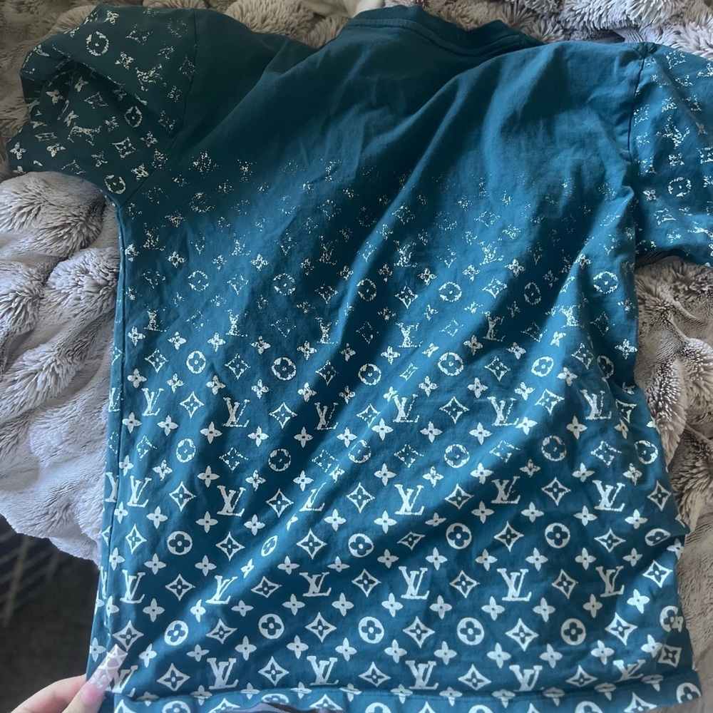 Authentic Louis Vuitton tshirt. - Picture 2 of 7